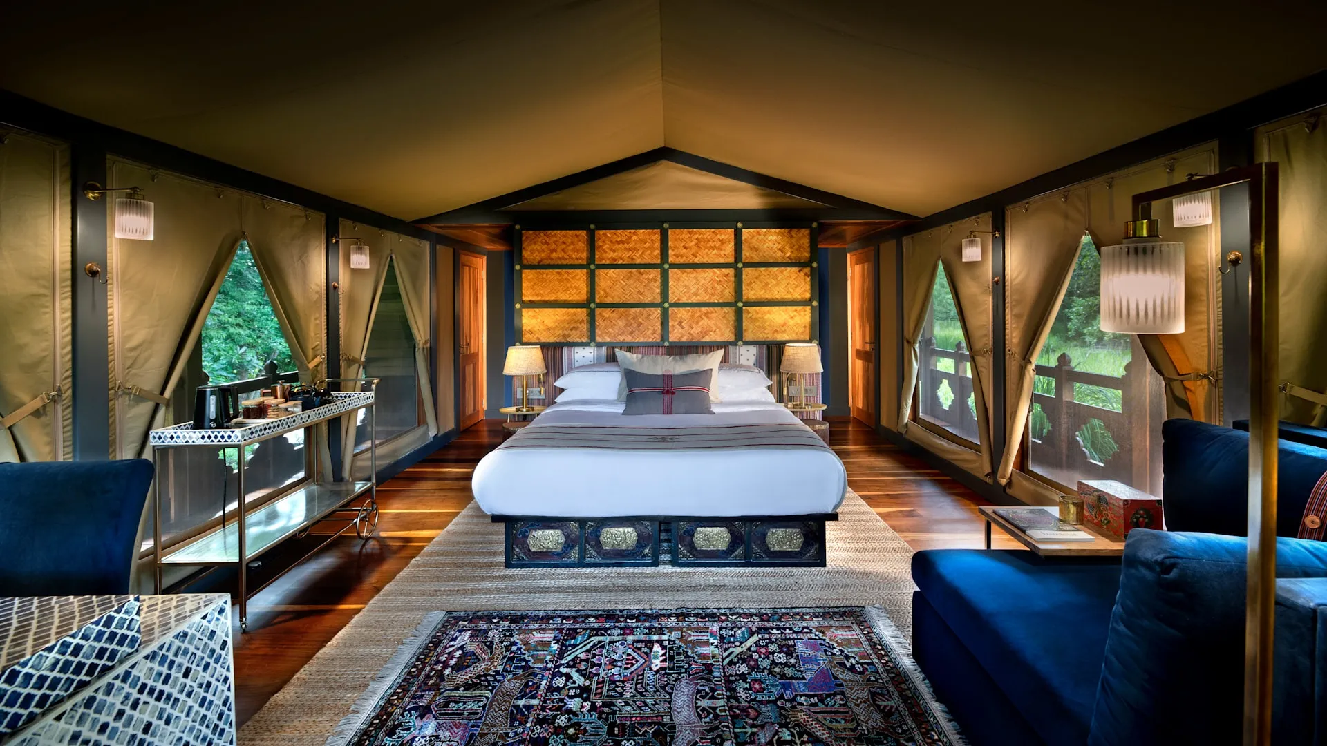 These remarkable properties provide far more than a place to sleep. Guests enjoy private villas, luxury suites, gourmet dining, wine collections, spa facilities, wellness programs, private butlers, personalized safari planning, and breathtaking views of rainforests, volcanoes, lakes, and mountain landscapes. Together, these luxury lodges elevate Luxury Gorilla Safari 