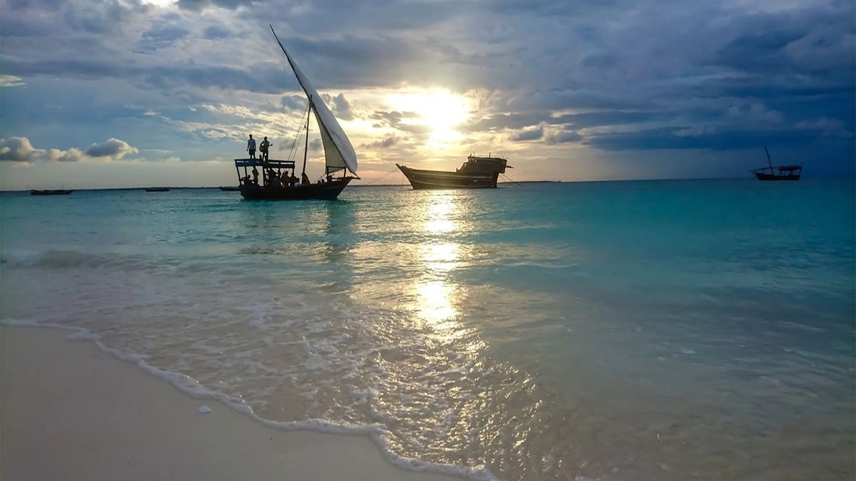 Luxury Safari Lodge Overlooking Savannah – Zanzibar