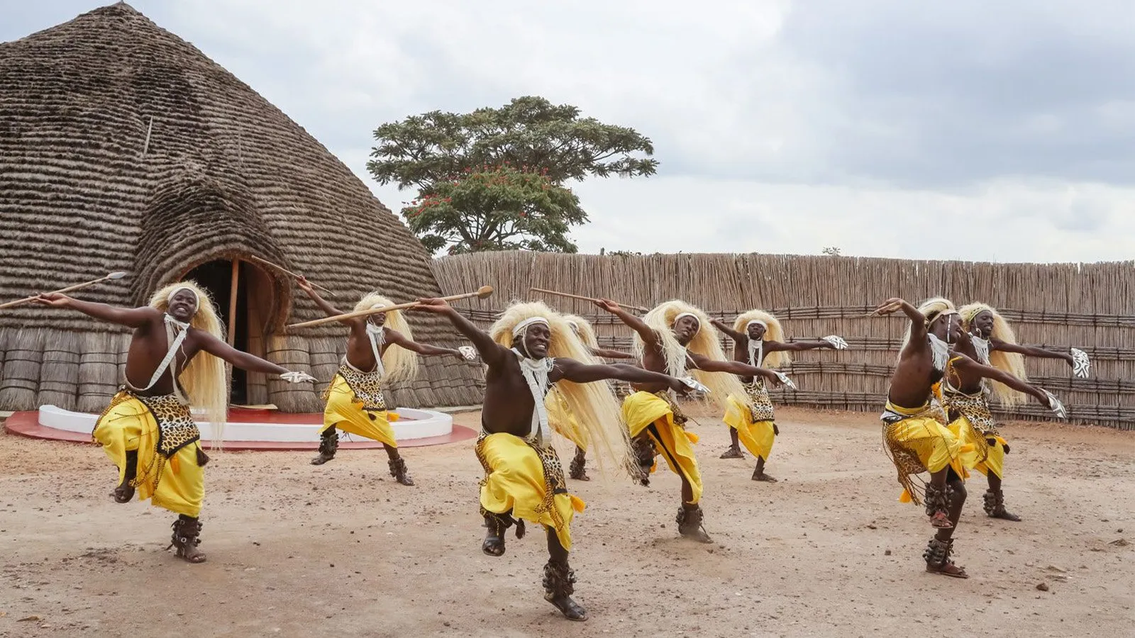 Luxury travelers increasingly seek meaningful cultural interactions alongside wildlife experiences. Rwanda’s luxury lodges can arrange exclusive visits to local communities, traditional villages, cultural heritage sites, artisan workshops, and community development projects. These encounters provide fascinating insights into Rwanda’s history, traditions, and culture while supporting 
