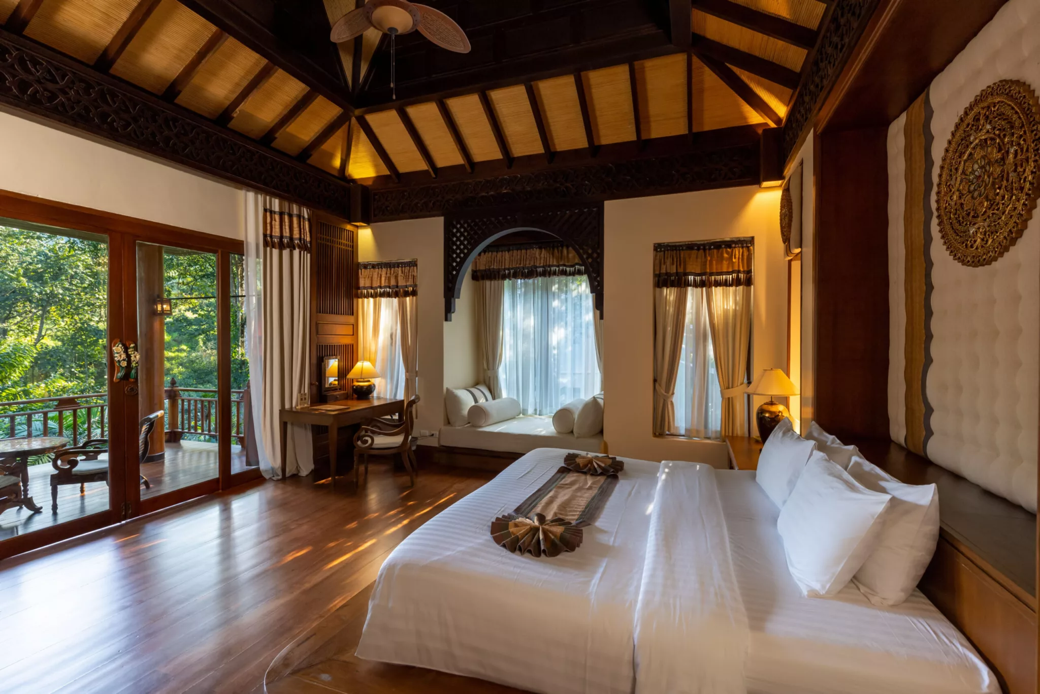 After the excitement of trekking through the rainforest and encountering mountain gorillas, many couples choose to celebrate with a private luxury picnic in a scenic location. These